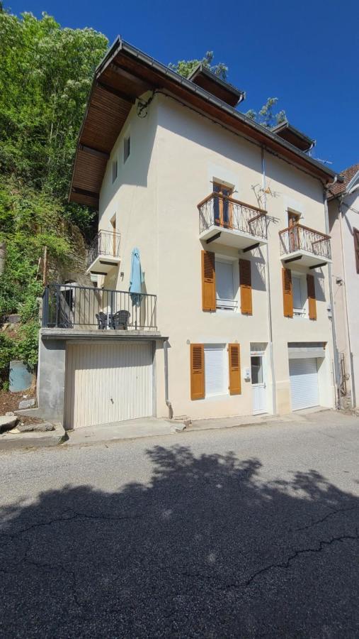 Joli appartement rénové avec terrasse Brides-les-Bains Exterior foto